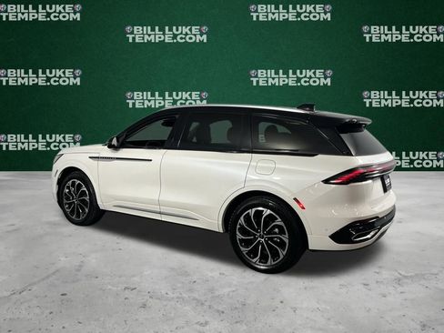 Used 2024 Lincoln Nautilus Reserve image 9