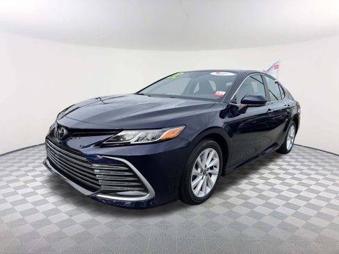 Certified 2022 Toyota Camry LE image 3