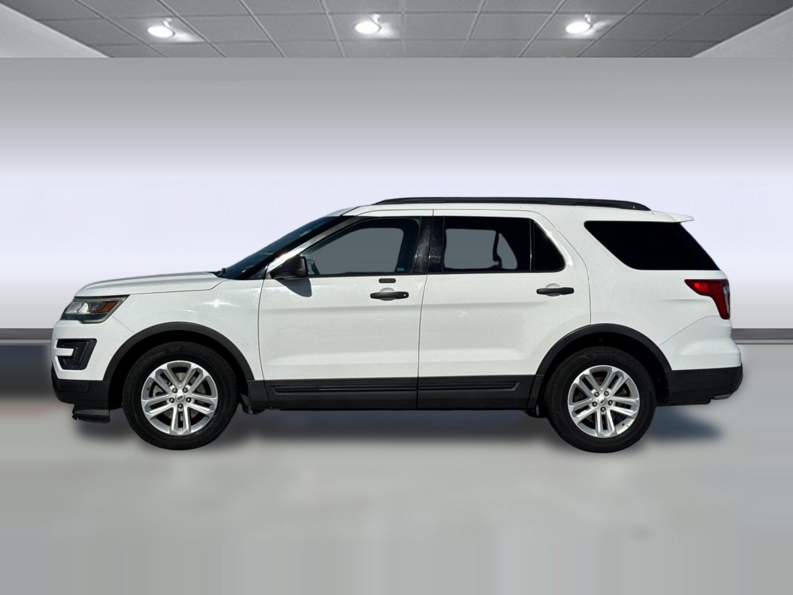 Used 2016 Ford Explorer FWD image 2