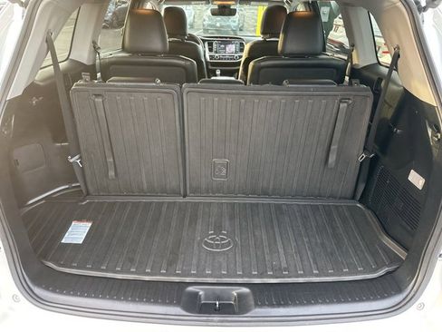 Used 2019 Toyota Highlander XLE image 46