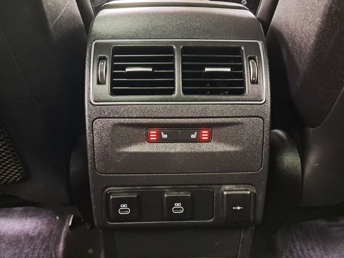 Used 2021 Jaguar F-PACE SVR image 42