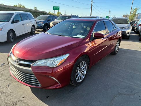Used 2015 Toyota Camry XLE w/ Moonroof Package FWD image 2
