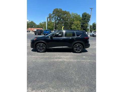 Used 2024 Nissan Rogue SV FWD image 4