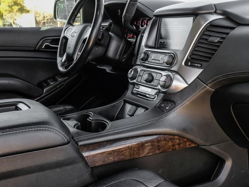 Used 2020 Chevrolet Suburban LT image 29