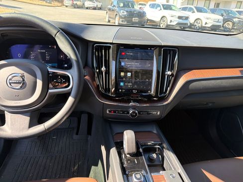 Used 2023 Volvo XC60 B5 Plus w/ Protection Package Premier image 21