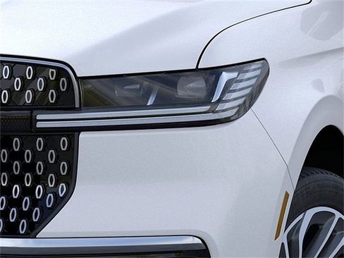 New 2025 Lincoln Navigator Reserve AWD/4WD image 18