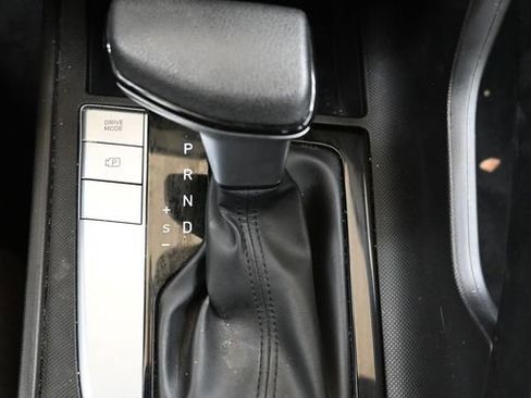 Certified 2025 Hyundai Elantra SE image 34