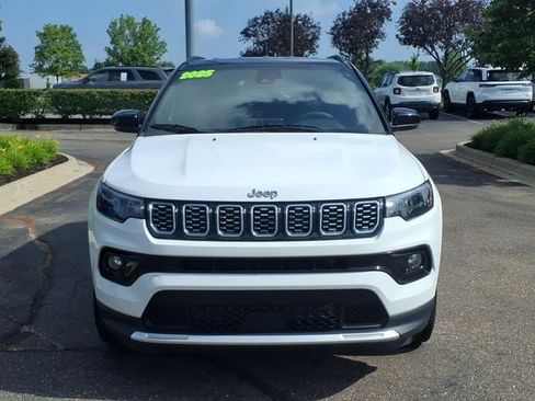 Used 2025 Jeep Compass Limited AWD/4WD image 2