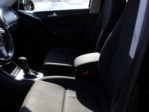 Used 2015 Volkswagen Tiguan S image 16