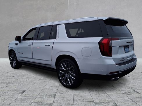 Certified 2025 GMC Yukon XL Denali Ultimate w/ LPO, Illumination Package image 7