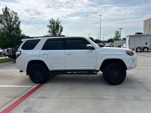 Used 2022 Toyota 4Runner SR5 Premium w/ Moonroof Package AWD/4WD image 2