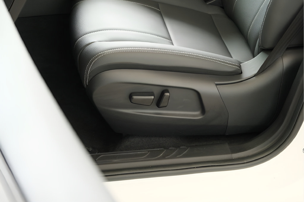 New 2025 VinFast VF 8 Eco AWD/4WD image 12
