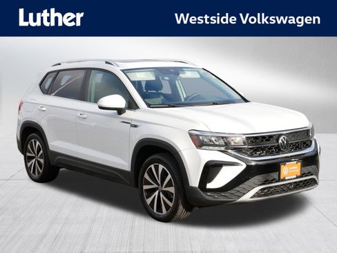 Certified 2023 Volkswagen Taos SE w/ Panoramic Sunroof Package image 1