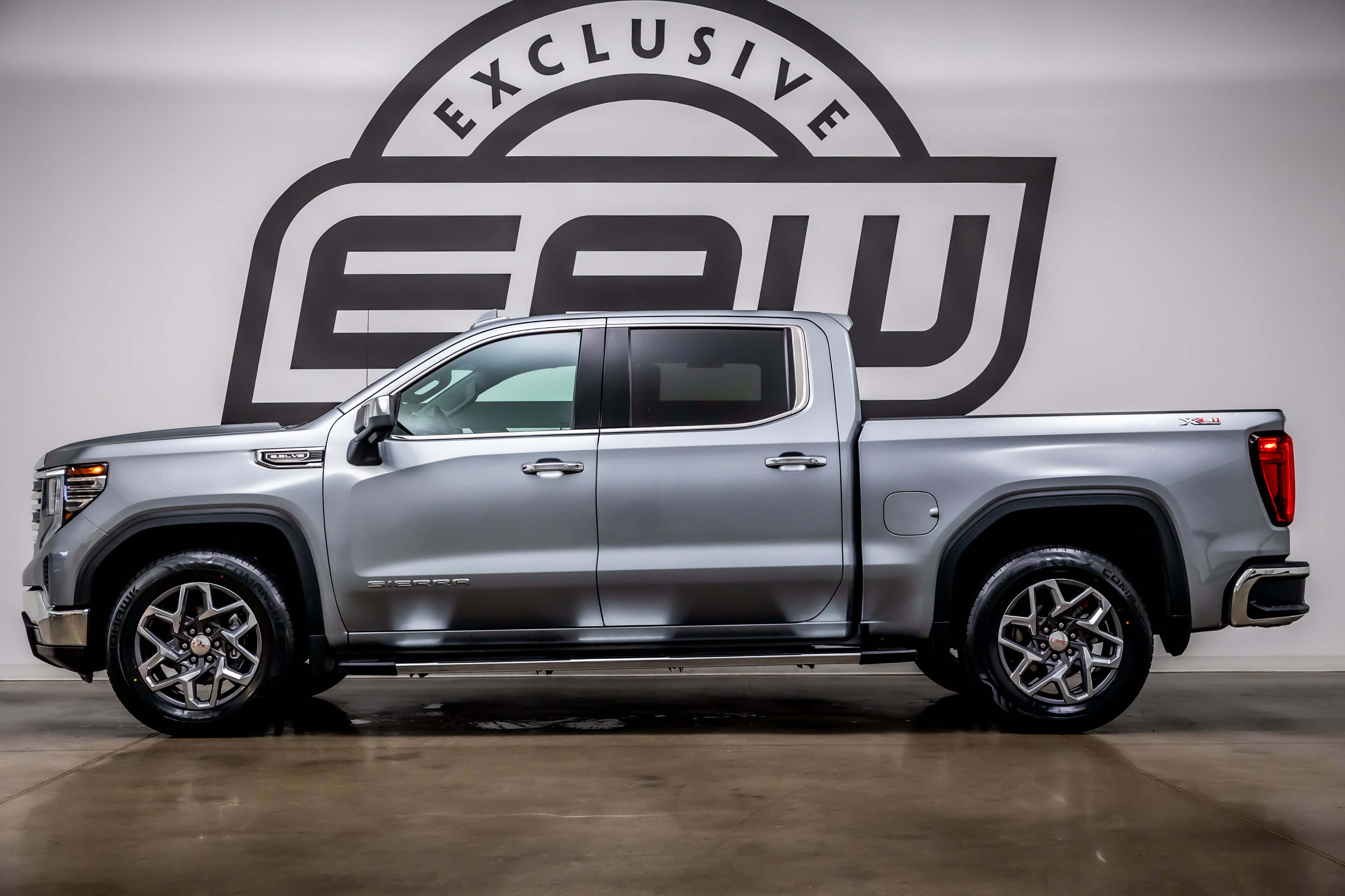 Used 2023 GMC Sierra 1500 SLT w/ SLT Premium Package AWD/4WD image 6