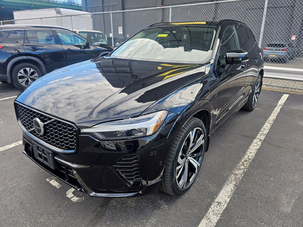 Certified 2024 Volvo XC60 T8 Ultimate AWD/4WD image 1