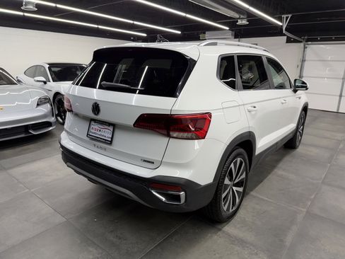 Used 2023 Volkswagen Taos SE w/ Panoramic Sunroof Package image 7