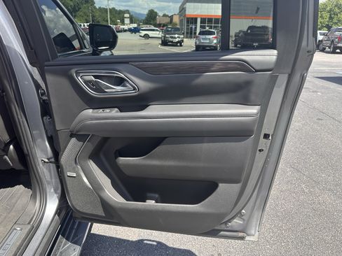 Used 2022 Chevrolet Suburban LT AWD/4WD image 15