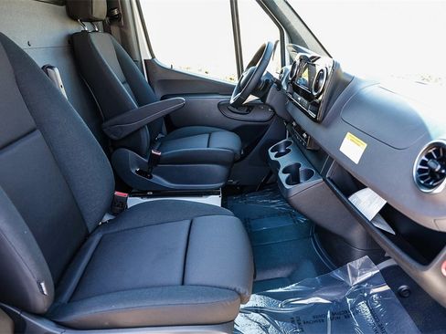 Used 2024 Mercedes-Benz eSprinter 170 Cargo image 13