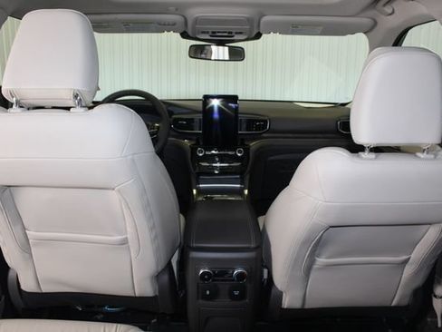 Used 2023 Ford Explorer Platinum w/ Technology Package AWD/4WD image 20
