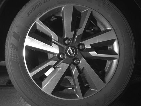 Used 2025 Nissan Versa SV image 15