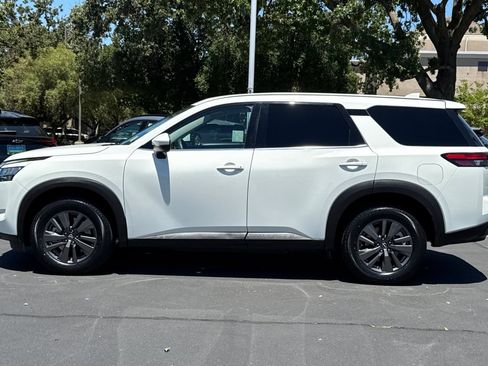 Used 2022 Nissan Pathfinder S w/ Cargo Package AWD/4WD image 6