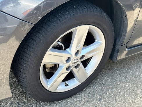 Used 2014 Toyota Camry SE FWD image 10