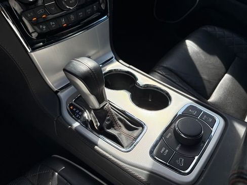 Used 2019 Jeep Grand Cherokee Summit AWD/4WD image 24