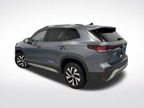 Used 2025 Volkswagen Tiguan S image 3