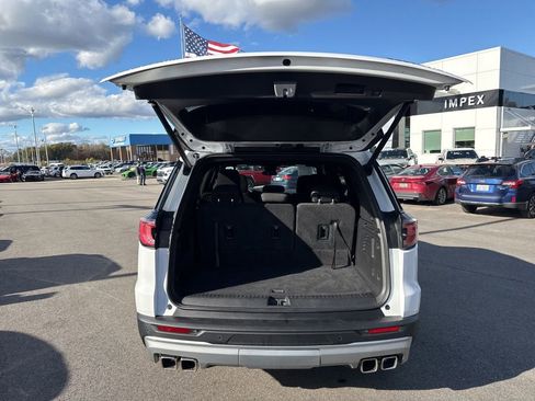 Used 2025 GMC Acadia Elevation image 30