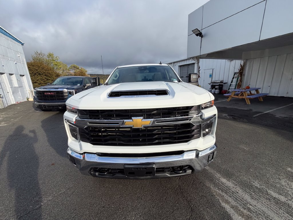 Used 2025 Chevrolet Silverado 2500 LT w/ Convenience Package AWD/4WD image 8