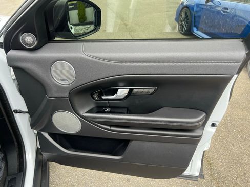 Used 2018 Land Rover Range Rover Evoque SE Premium image 28