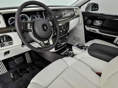 Used 2018 Rolls-Royce Phantom Sedan image 21