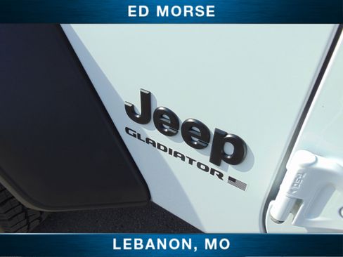 Used 2025 Jeep Gladiator Sport image 10