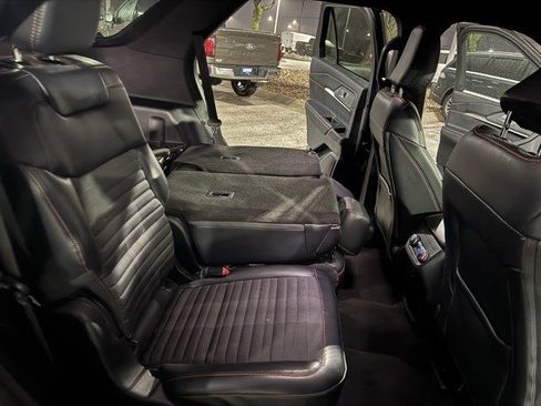 Certified 2025 Ford Explorer ST-Line w/ ST-Line Street Pack image 32