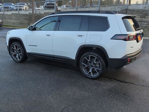 New 2026 Jeep Cherokee Overland image 4