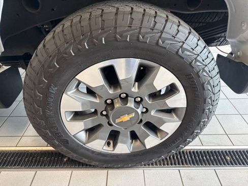 Used 2025 Chevrolet Silverado 2500 W/T AWD/4WD image 11