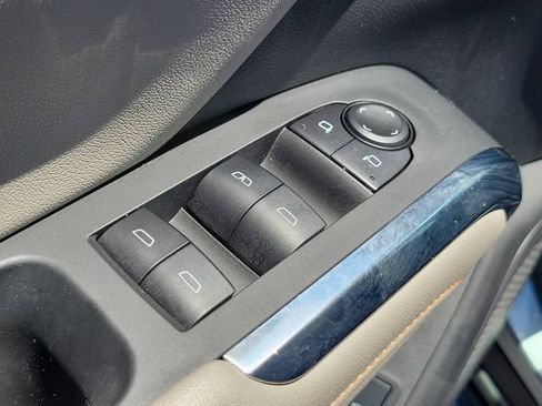 Certified 2025 Chevrolet Traverse LT FWD image 24