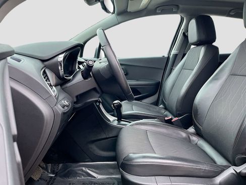 Used 2022 Chevrolet Trax LT w/ Driver Confidence Package image 19