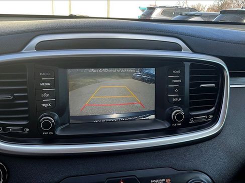 Used 2020 Kia Sorento S image 14