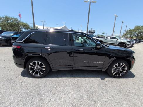 Used 2023 Jeep Grand Cherokee Overland w/ Luxury Tech Group IV AWD/4WD image 4