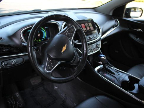 Used 2017 Chevrolet Volt Premier FWD image 10