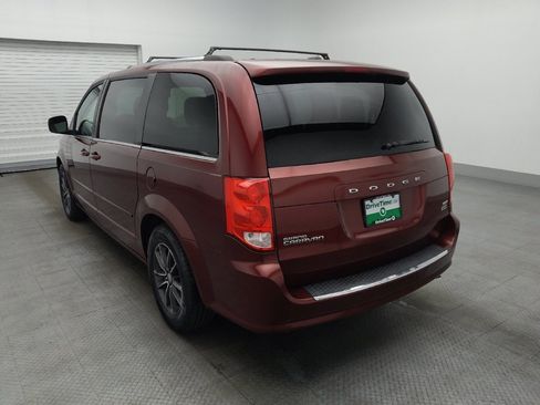 Used 2017 Dodge Grand Caravan SXT FWD image 5
