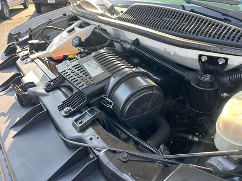 Used 2017 Chevrolet Express 2500 image 18