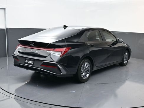 Certified 2024 Hyundai Elantra SEL image 3