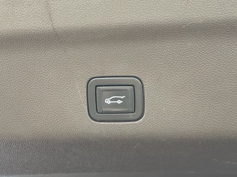 Used 2021 GMC Yukon XL SLT image 8