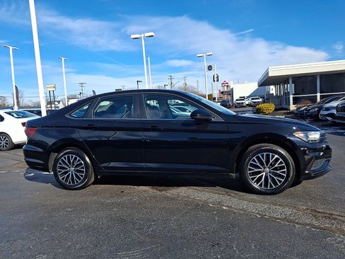 Used 2021 Volkswagen Jetta SE w/ SE Cold Weather Package image 7