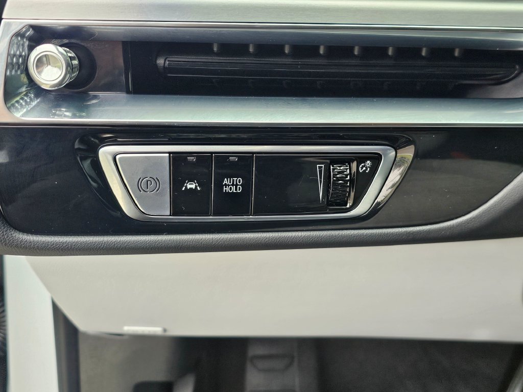 Certified 2024 Cadillac Lyriq Luxury AWD/4WD image 18