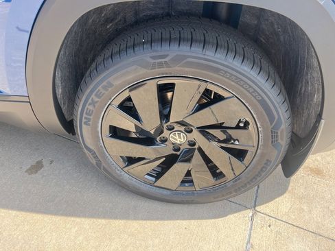 New 2025 Volkswagen Atlas Cross Sport SE image 19