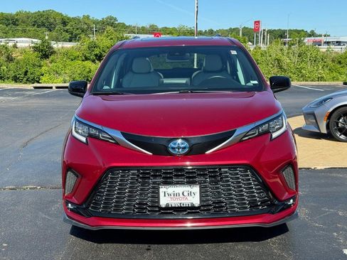 Certified 2022 Toyota Sienna XSE AWD/4WD image 9
