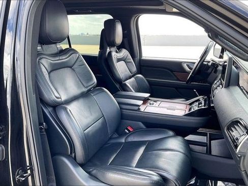 Used 2024 Lincoln Navigator Reserve image 7